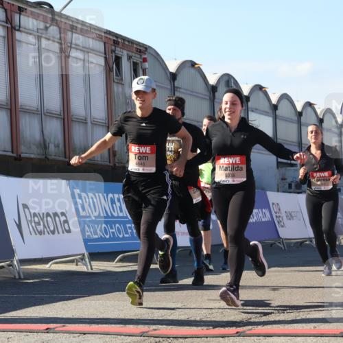 03.10.2025 - Köhlbrandbrückenlauf Luisa Fischer http://msf.ph/oto/9035060 03.10.2025 13:17:41 Ziel 4012, 4410, 4645, 4679, 4746, 4818, 5339, 5731, 5732, 5906, 5909, 6331, 6388, 6704, 6710 meine-sportfotos.de