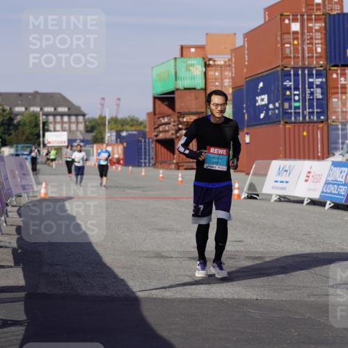 03.10.2025 - Köhlbrandbrückenlauf Michael Burmester http://msf.ph/oto/9035083 03.10.2025 10:45:59 Ziel 3801 meine-sportfotos.de
