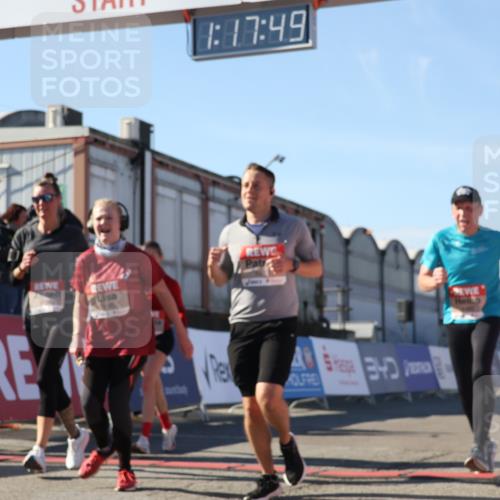 03.10.2025 - Köhlbrandbrückenlauf Luisa Fischer http://msf.ph/oto/9035095 03.10.2025 13:17:47 Ziel 4410, 4645, 4679, 4829, 5168, 5339, 5685, 5731, 5732, 5917, 6331, 6388, 6485, 6704 meine-sportfotos.de
