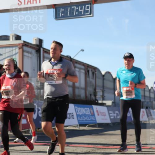 03.10.2025 - Köhlbrandbrückenlauf Luisa Fischer http://msf.ph/oto/9035096 03.10.2025 13:17:48 Ziel 4410, 4645, 4679, 4829, 5168, 5339, 5685, 5731, 5732, 5917, 6153, 6331, 6388, 6435, 6485, 6704 meine-sportfotos.de