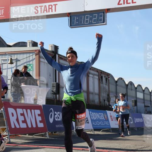 03.10.2025 - Köhlbrandbrückenlauf Luisa Fischer http://msf.ph/oto/9035102 03.10.2025 13:18:22 Ziel 4280, 4341, 4472, 4473, 4560, 4581, 4600, 4760, 5192, 5379, 5440, 5454, 5691, 5722, 5816, 6001, 6310 meine-sportfotos.de