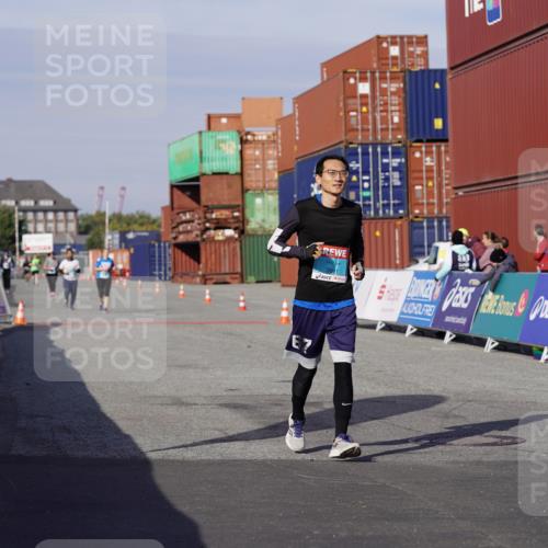 03.10.2025 - Köhlbrandbrückenlauf Michael Burmester http://msf.ph/oto/9035105 03.10.2025 10:46:00 Ziel 3801 meine-sportfotos.de