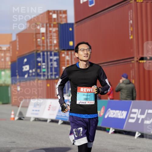 03.10.2025 - Köhlbrandbrückenlauf Michael Burmester http://msf.ph/oto/9035108 03.10.2025 10:46:01 Ziel 3801 meine-sportfotos.de