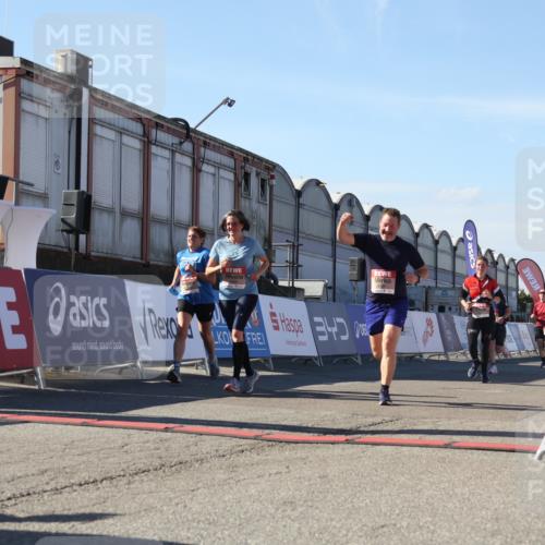 03.10.2025 - Köhlbrandbrückenlauf Luisa Fischer http://msf.ph/oto/9035109 03.10.2025 13:18:23 Ziel 4280, 4341, 4560, 4581, 4600, 4760, 4819, 4882, 5192, 5379, 5440, 5691, 5722, 5816, 6001 meine-sportfotos.de