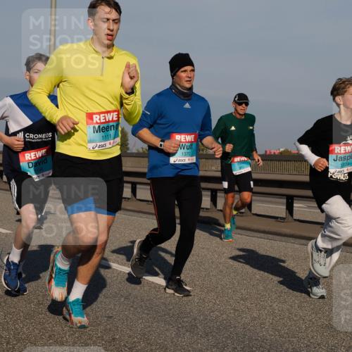 03.10.2025 - Köhlbrandbrückenlauf Fabian Wolf http://msf.ph/oto/9035110 03.10.2025 09:49:32 Position 3 1111, 3196, 1370, 1173 meine-sportfotos.de