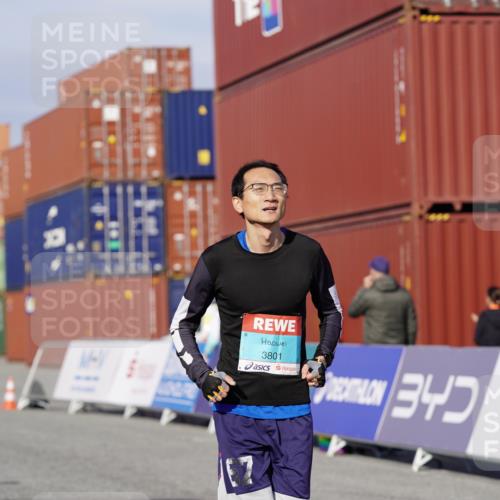 03.10.2025 - Köhlbrandbrückenlauf Michael Burmester http://msf.ph/oto/9035112 03.10.2025 10:46:01 Ziel 3801 meine-sportfotos.de