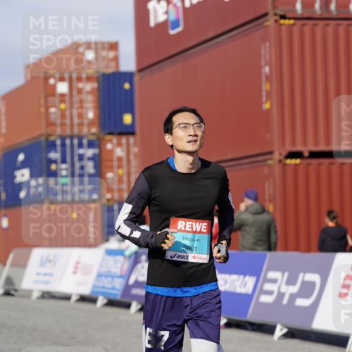 03.10.2025 - Köhlbrandbrückenlauf Michael Burmester http://msf.ph/oto/9035116 03.10.2025 10:46:01 Ziel 3801 meine-sportfotos.de