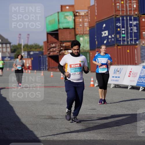 03.10.2025 - Köhlbrandbrückenlauf Michael Burmester http://msf.ph/oto/9035132 03.10.2025 10:46:14 Ziel 2520, 3347, 3692 meine-sportfotos.de