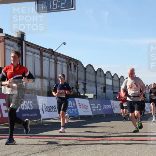 03.10.2025 - Köhlbrandbrückenlauf Luisa Fischer http://msf.ph/oto/9035134 03.10.2025 13:18:26 Ziel 4154, 4280, 4341, 4560, 4581, 4760, 4819, 4826, 4882, 5192, 5379, 5440, 5691, 5722, 5816, 6001, 6700 meine-sportfotos.de