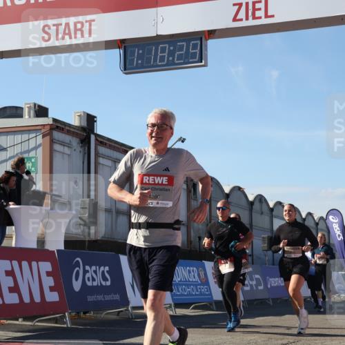 03.10.2025 - Köhlbrandbrückenlauf Luisa Fischer http://msf.ph/oto/9035144 03.10.2025 13:18:28 Ziel 4154, 4280, 4341, 4560, 4760, 4819, 4826, 4882, 5178, 5192, 5379, 5440, 5691, 5722, 5816, 6084, 6700 meine-sportfotos.de