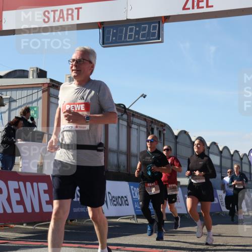 03.10.2025 - Köhlbrandbrückenlauf Luisa Fischer http://msf.ph/oto/9035145 03.10.2025 13:18:28 Ziel 4154, 4280, 4341, 4560, 4760, 4819, 4826, 4882, 5178, 5192, 5379, 5440, 5691, 5722, 5816, 6084, 6700 meine-sportfotos.de