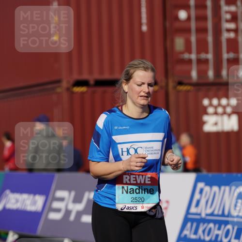 03.10.2025 - Köhlbrandbrückenlauf Michael Burmester http://msf.ph/oto/9035156 03.10.2025 10:46:20 Ziel 3692 meine-sportfotos.de