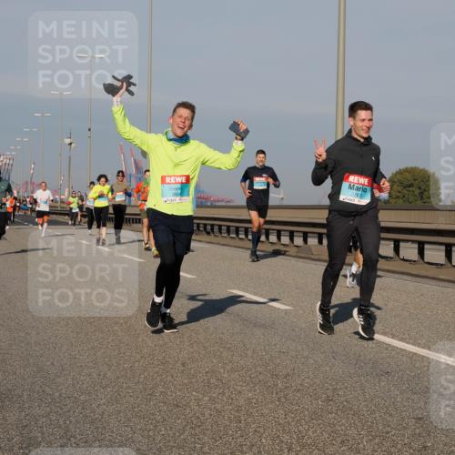 03.10.2025 - Köhlbrandbrückenlauf Fabian Wolf http://msf.ph/oto/9035180 03.10.2025 09:49:38 Position 3 3804, 2767 meine-sportfotos.de