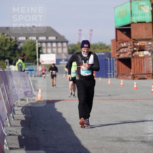 03.10.2025 - Köhlbrandbrückenlauf Michael Burmester http://msf.ph/oto/9035181 03.10.2025 10:46:27 Ziel 1928 meine-sportfotos.de