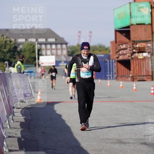 03.10.2025 - Köhlbrandbrückenlauf Michael Burmester http://msf.ph/oto/9035185 03.10.2025 10:46:27 Ziel 1928 meine-sportfotos.de