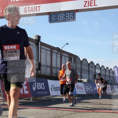 03.10.2025 - Köhlbrandbrückenlauf Luisa Fischer http://msf.ph/oto/9035191 03.10.2025 13:18:35 Ziel 4154, 4280, 4341, 4560, 4606, 4796, 4812, 4819, 4826, 4882, 5115, 5178, 5192, 5722, 6084, 6596, 6700, 6758 meine-sportfotos.de