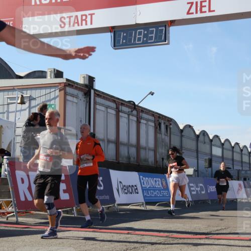 03.10.2025 - Köhlbrandbrückenlauf Luisa Fischer http://msf.ph/oto/9035197 03.10.2025 13:18:36 Ziel 4154, 4280, 4341, 4606, 4796, 4812, 4819, 4826, 4882, 5115, 5178, 5192, 6084, 6429, 6596, 6700, 6758 meine-sportfotos.de