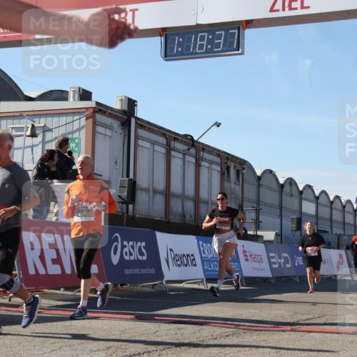 03.10.2025 - Köhlbrandbrückenlauf Luisa Fischer http://msf.ph/oto/9035200 03.10.2025 13:18:36 Ziel 4154, 4280, 4341, 4606, 4796, 4812, 4819, 4826, 4882, 5115, 5178, 5192, 6084, 6429, 6596, 6700, 6758 meine-sportfotos.de
