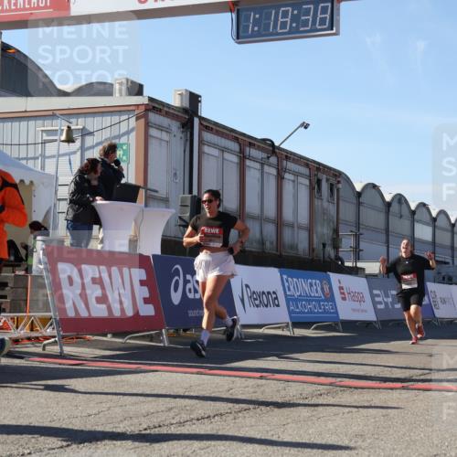 03.10.2025 - Köhlbrandbrückenlauf Luisa Fischer http://msf.ph/oto/9035201 03.10.2025 13:18:37 Ziel 4154, 4280, 4606, 4796, 4812, 4819, 4826, 4882, 5115, 5178, 5192, 6084, 6429, 6500, 6596, 6700, 6758 meine-sportfotos.de