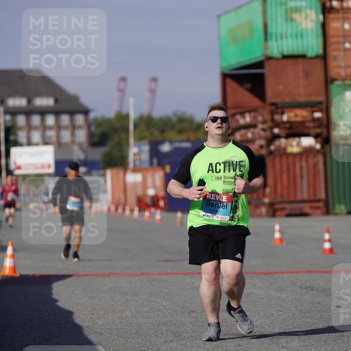 03.10.2025 - Köhlbrandbrückenlauf Michael Burmester http://msf.ph/oto/9035207 03.10.2025 10:46:36 Ziel 2992 meine-sportfotos.de