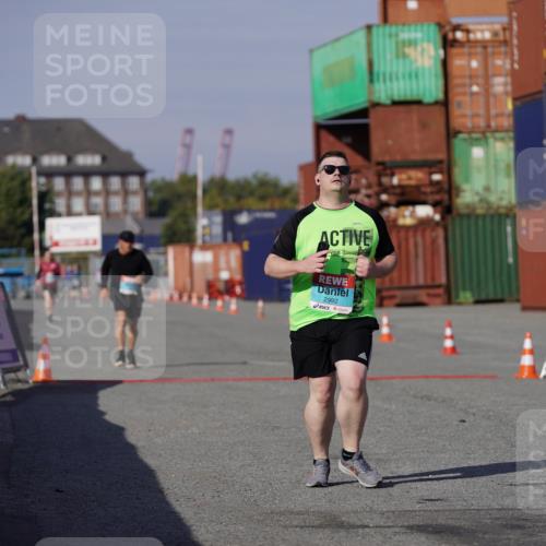 03.10.2025 - Köhlbrandbrückenlauf Michael Burmester http://msf.ph/oto/9035213 03.10.2025 10:46:37 Ziel 2992 meine-sportfotos.de