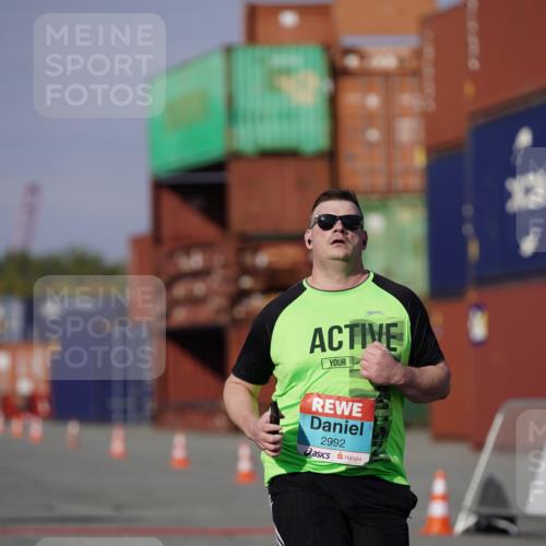 03.10.2025 - Köhlbrandbrückenlauf Michael Burmester http://msf.ph/oto/9035217 03.10.2025 10:46:38 Ziel 2992 meine-sportfotos.de