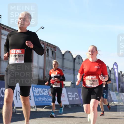 03.10.2025 - Köhlbrandbrückenlauf Luisa Fischer http://msf.ph/oto/9035222 03.10.2025 13:18:40 Ziel 4154, 4606, 4796, 4812, 4826, 5115, 5178, 6084, 6429, 6500, 6596, 6700, 6758 meine-sportfotos.de
