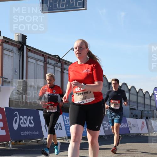 03.10.2025 - Köhlbrandbrückenlauf Luisa Fischer http://msf.ph/oto/9035228 03.10.2025 13:18:41 Ziel 4606, 4796, 4812, 4826, 5115, 5178, 6084, 6429, 6500, 6556, 6596, 6700, 6758 meine-sportfotos.de