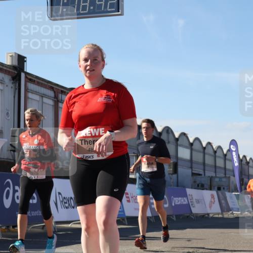 03.10.2025 - Köhlbrandbrückenlauf Luisa Fischer http://msf.ph/oto/9035231 03.10.2025 13:18:41 Ziel 4606, 4796, 4812, 4826, 5115, 5178, 6084, 6429, 6500, 6556, 6596, 6700, 6758 meine-sportfotos.de