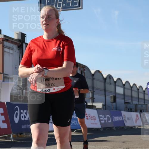 03.10.2025 - Köhlbrandbrückenlauf Luisa Fischer http://msf.ph/oto/9035234 03.10.2025 13:18:42 Ziel 4077, 4606, 4796, 4812, 4826, 5115, 5178, 6084, 6429, 6500, 6506, 6556, 6596, 6700, 6758 meine-sportfotos.de