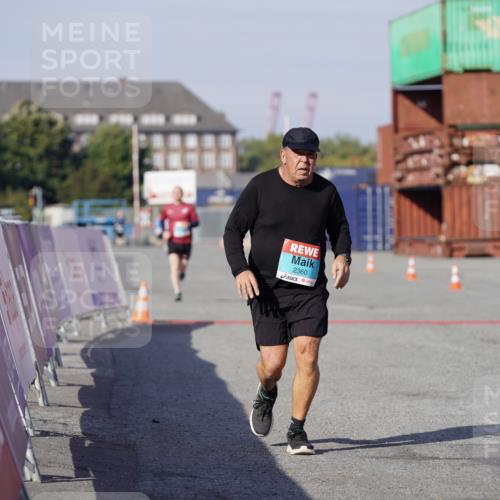 03.10.2025 - Köhlbrandbrückenlauf Michael Burmester http://msf.ph/oto/9035239 03.10.2025 10:46:47 Ziel 2360 meine-sportfotos.de