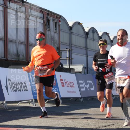03.10.2025 - Köhlbrandbrückenlauf Luisa Fischer http://msf.ph/oto/9035253 03.10.2025 13:18:46 Ziel 4077, 4606, 4756, 4796, 4812, 5115, 6429, 6500, 6506, 6556, 6596, 6758 meine-sportfotos.de