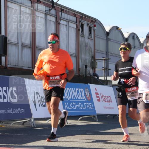 03.10.2025 - Köhlbrandbrückenlauf Luisa Fischer http://msf.ph/oto/9035255 03.10.2025 13:18:47 Ziel 4077, 4556, 4606, 4756, 4796, 4812, 5115, 6429, 6500, 6506, 6556, 6596 meine-sportfotos.de