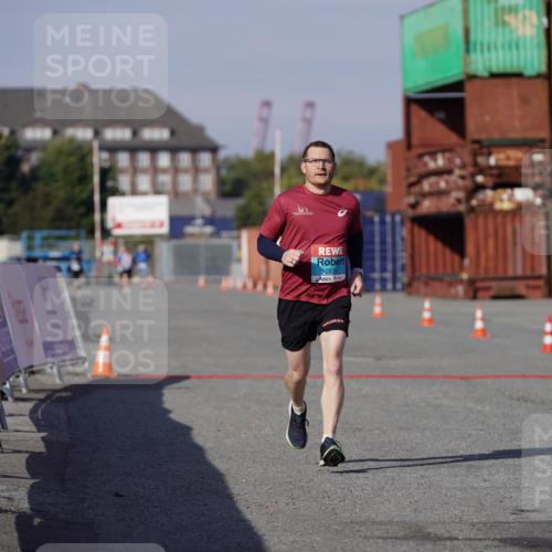 03.10.2025 - Köhlbrandbrückenlauf Michael Burmester http://msf.ph/oto/9035261 03.10.2025 10:46:55 Ziel 2639 meine-sportfotos.de
