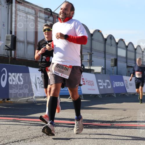 03.10.2025 - Köhlbrandbrückenlauf Luisa Fischer http://msf.ph/oto/9035262 03.10.2025 13:18:48 Ziel 4077, 4556, 4606, 4756, 4812, 5115, 6429, 6500, 6506, 6556, 6596 meine-sportfotos.de