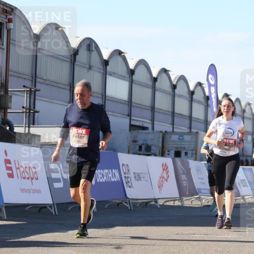03.10.2025 - Köhlbrandbrückenlauf Luisa Fischer http://msf.ph/oto/9035270 03.10.2025 13:18:49 Ziel 4077, 4556, 4756, 4812, 5115, 6429, 6500, 6506, 6556, 6596, 6795 meine-sportfotos.de