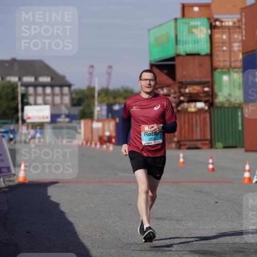 03.10.2025 - Köhlbrandbrückenlauf Michael Burmester http://msf.ph/oto/9035271 03.10.2025 10:46:56 Ziel 2639 meine-sportfotos.de