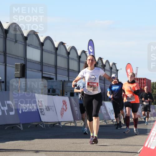 03.10.2025 - Köhlbrandbrückenlauf Luisa Fischer http://msf.ph/oto/9035274 03.10.2025 13:18:50 Ziel 4077, 4556, 4756, 4812, 4889, 5115, 5974, 6429, 6500, 6506, 6556, 6596, 6795 meine-sportfotos.de