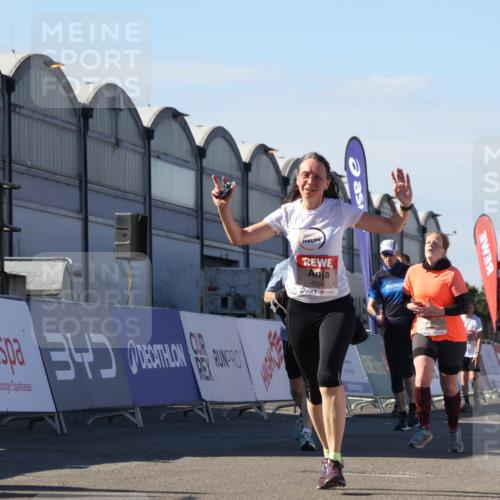 03.10.2025 - Köhlbrandbrückenlauf Luisa Fischer http://msf.ph/oto/9035279 03.10.2025 13:18:50 Ziel 4077, 4556, 4756, 4812, 4889, 5115, 5974, 6429, 6500, 6506, 6556, 6596, 6795 meine-sportfotos.de
