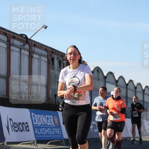 03.10.2025 - Köhlbrandbrückenlauf Luisa Fischer http://msf.ph/oto/9035292 03.10.2025 13:18:52 Ziel 4077, 4556, 4756, 4889, 5304, 5974, 6267, 6429, 6500, 6506, 6556, 6795 meine-sportfotos.de