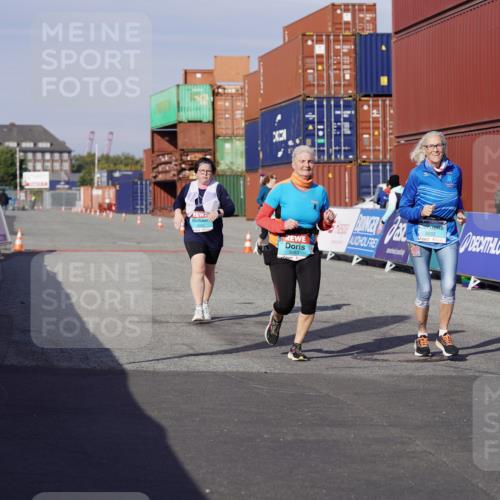 03.10.2025 - Köhlbrandbrückenlauf Michael Burmester http://msf.ph/oto/9035294 03.10.2025 10:47:47 Ziel 1766, 2650, 3092, 3093 meine-sportfotos.de