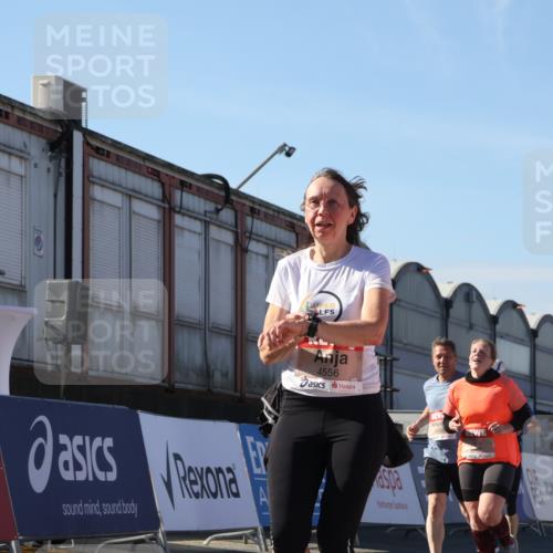 03.10.2025 - Köhlbrandbrückenlauf Luisa Fischer http://msf.ph/oto/9035295 03.10.2025 13:18:53 Ziel 4077, 4556, 4756, 4889, 5304, 5974, 6267, 6500, 6506, 6556, 6795 meine-sportfotos.de