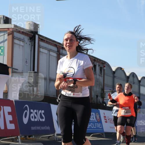 03.10.2025 - Köhlbrandbrückenlauf Luisa Fischer http://msf.ph/oto/9035297 03.10.2025 13:18:53 Ziel 4077, 4556, 4756, 4889, 5304, 5974, 6267, 6500, 6506, 6556, 6795 meine-sportfotos.de