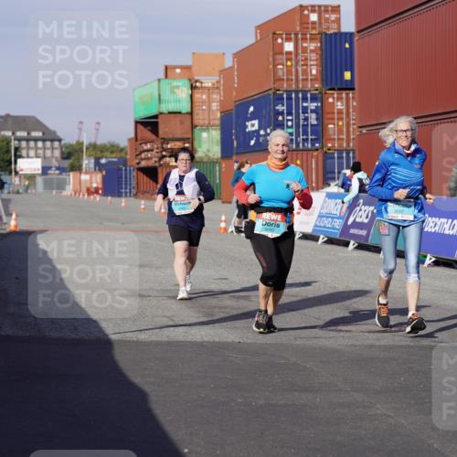 03.10.2025 - Köhlbrandbrückenlauf Michael Burmester http://msf.ph/oto/9035301 03.10.2025 10:47:47 Ziel 1766, 2650, 3092, 3093 meine-sportfotos.de