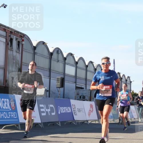 03.10.2025 - Köhlbrandbrückenlauf Luisa Fischer http://msf.ph/oto/9035307 03.10.2025 13:18:55 Ziel 4077, 4556, 4676, 4756, 4889, 5304, 5449, 5974, 6267, 6506, 6556, 6573, 6795 meine-sportfotos.de