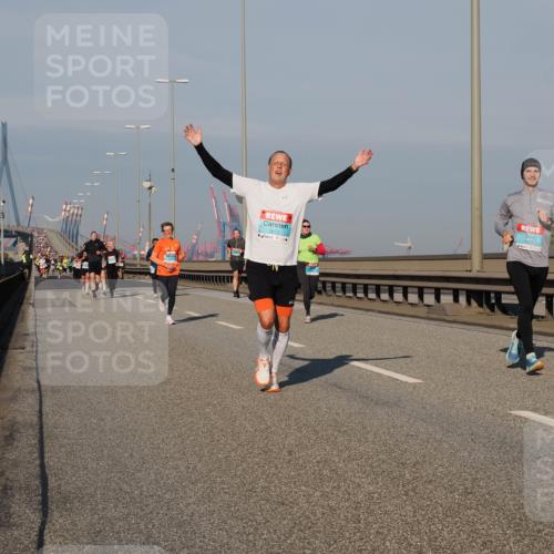 03.10.2025 - Köhlbrandbrückenlauf Fabian Wolf http://msf.ph/oto/9035308 03.10.2025 09:49:48 Position 3 2672, 3821 meine-sportfotos.de