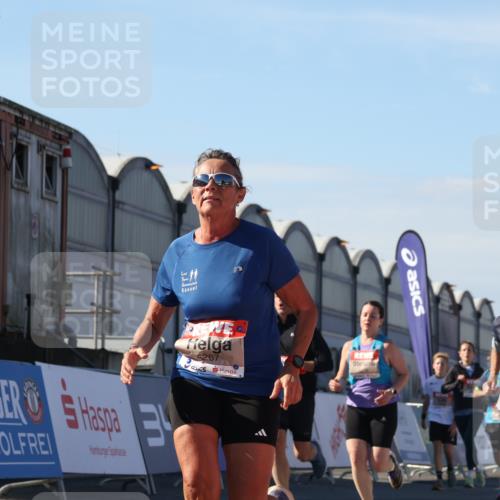 03.10.2025 - Köhlbrandbrückenlauf Luisa Fischer http://msf.ph/oto/9035315 03.10.2025 13:18:56 Ziel 4077, 4556, 4676, 4756, 4889, 5304, 5449, 5974, 6117, 6267, 6475, 6506, 6556, 6573, 6795 meine-sportfotos.de