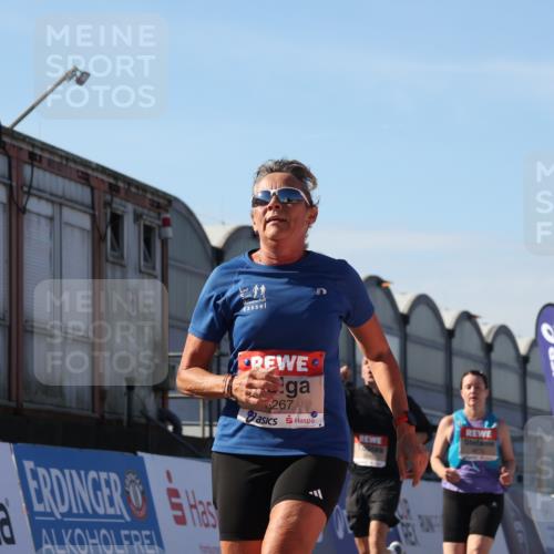 03.10.2025 - Köhlbrandbrückenlauf Luisa Fischer http://msf.ph/oto/9035316 03.10.2025 13:18:57 Ziel 4077, 4556, 4630, 4676, 4756, 4889, 5304, 5449, 5974, 6117, 6267, 6475, 6506, 6556, 6573, 6795 meine-sportfotos.de