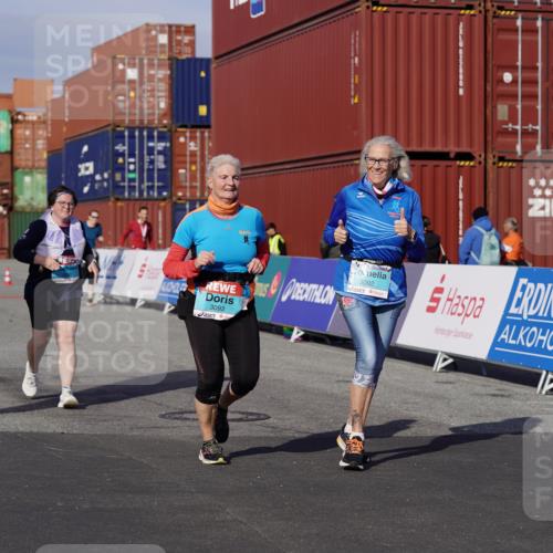 03.10.2025 - Köhlbrandbrückenlauf Michael Burmester http://msf.ph/oto/9035318 03.10.2025 10:47:48 Ziel 1766, 2650, 3092, 3093 meine-sportfotos.de