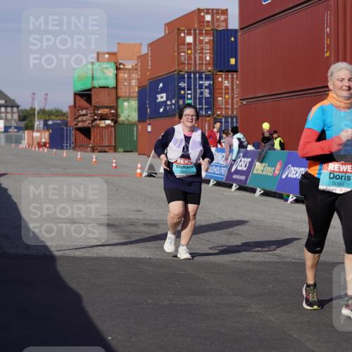 03.10.2025 - Köhlbrandbrückenlauf Michael Burmester http://msf.ph/oto/9035324 03.10.2025 10:47:49 Ziel 1766, 2650, 3092, 3093 meine-sportfotos.de